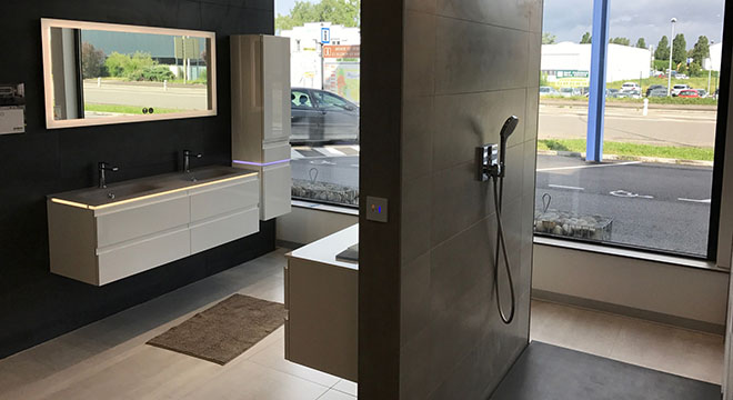 Douche italienne dans salle exposition Comafranc Illzach